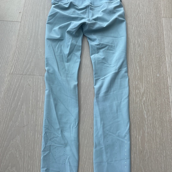 ZONED IN HIGH RISE CROP 23"
Blue Cast
Size: 4 - Picture 2 of 3